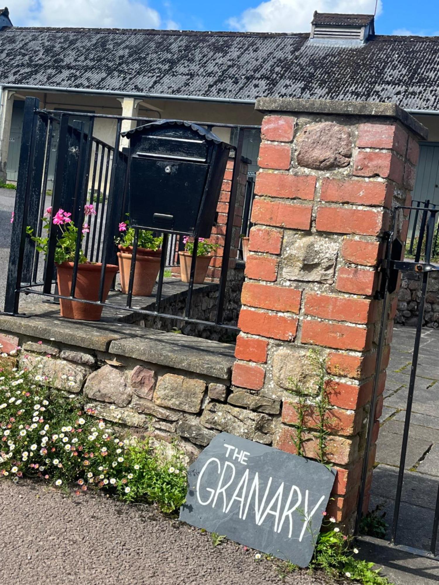 The Granary Villa Abergavenny Buitenkant foto